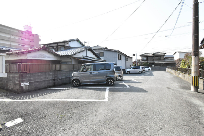 タプロコート弐番館の駐車場|カースペースがあります