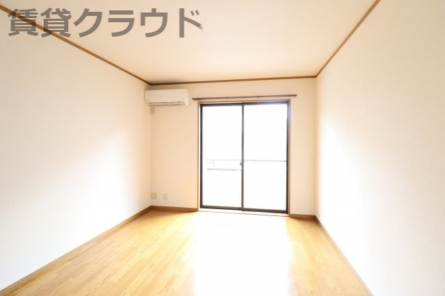 メゾン　プランドールの居間・リビング|使いやすい居間です