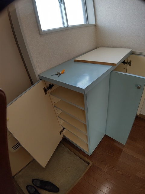 ファミニータチカワの玄関