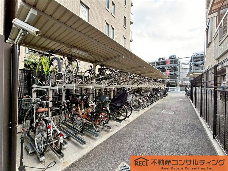 グランドパレス西宮武庫川の駐車場