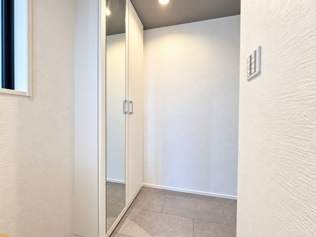 北区上中里2丁目 限定1棟の玄関|訪れる人を優しく迎える玄関スペース
ゆとりあるシューズボックスを設置しております