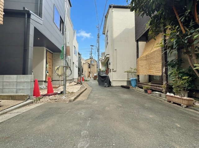 北区上中里2丁目 限定1棟の前面道路含む現地写真|車の往来は少なく安心の立地
利便性と暮らしやすさが共存した好立地に誕生いたします