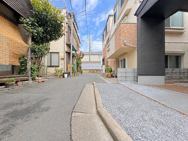 北区上中里2丁目 限定1棟の間取り|3LDK、土地面積46.53m2、建物面積81.41m2(車庫面積7.11㎡含む) 、南向きのバルコニー、ビルトインガレージ(車種制限あり)付