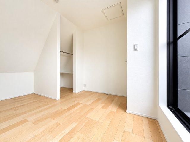 北区上中里2丁目 限定1棟の洋室|3階5.0帖洋室
南向きのバルコニーに面した明るいお部屋です
＋αのゆとりと開放感を演出