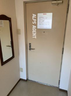 【玄関】 | ロイヤル石川町