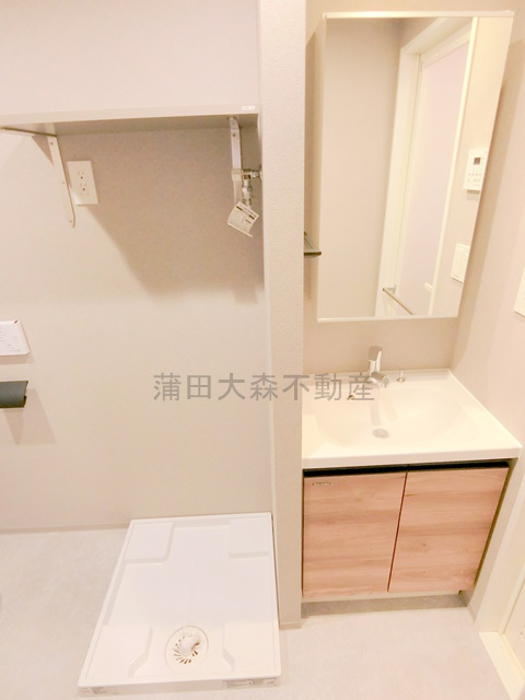 レガリス蒲田の洗面所|2面鏡の独立洗面台　洗面脱衣所　室内洗濯機置き場
