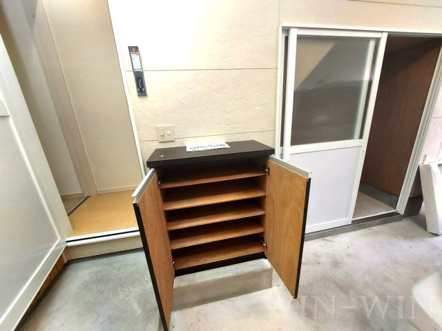ガレージハウス瓜郷 B棟の玄関