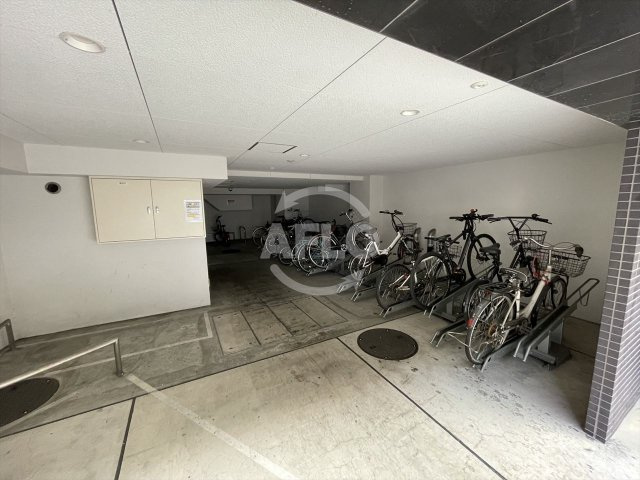 SERENiTE谷町croixのその他共用部分|SERENiTE谷町croix（セレニテ谷町クロワ）　駐輪場