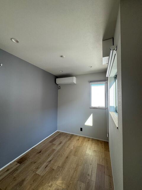 東新小岩3階建て一軒家の洋室|二面採光で明るいお部屋