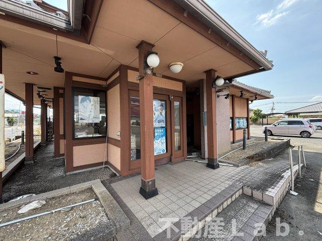 サンリバー店舗Ⅱのエントランス