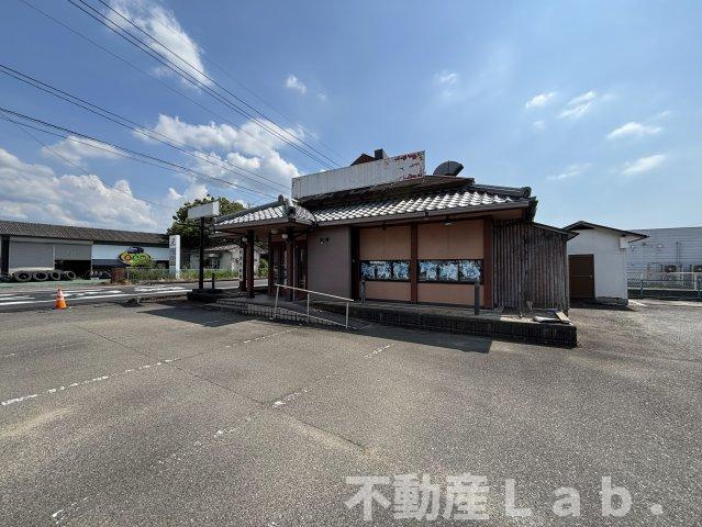 サンリバー店舗Ⅱの駐車場
