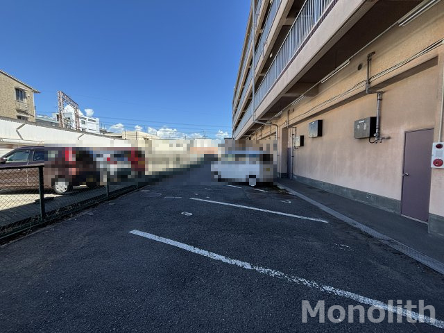 ロイヤルコーポ忠岡の駐車場