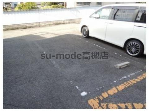 フィオレ水無瀬の駐車場