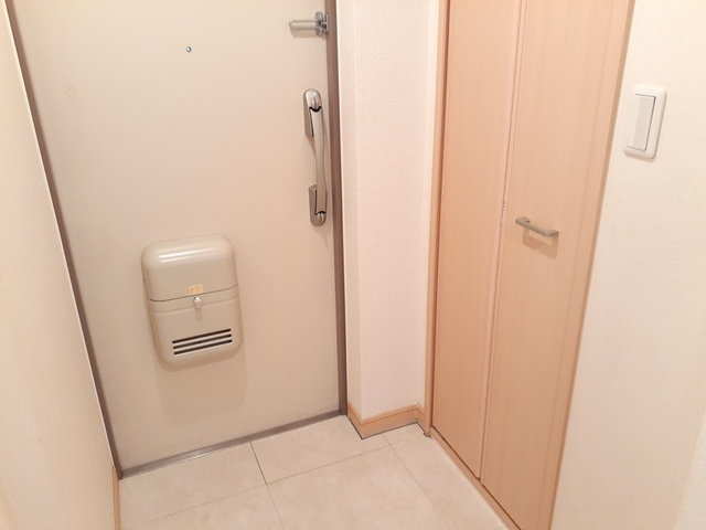 フィオレ水無瀬の玄関