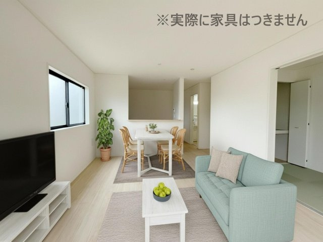 新築戸建・新築建売　白河市石切場第4　第二小・第二中の居間・リビング|画像はバーチャルホームステージングの加工による演出で、実際の家具は付きません。