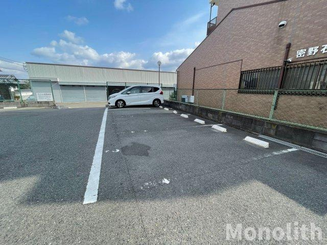セカンドパレスの駐車場
