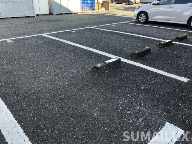 熊本市中央区世安町のアパートの駐車場