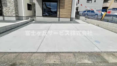 【駐車場】 | 浜松市中央区半田山1丁目 2期 新築一戸建て 1号棟 | ３台駐車可能です