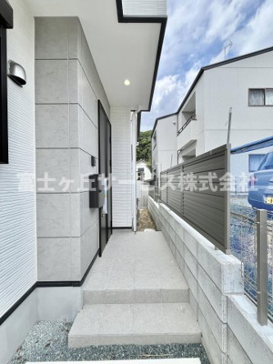 【エントランス】 | 浜松市中央区半田山1丁目 2期 新築一戸建て 1号棟 | エントランスです