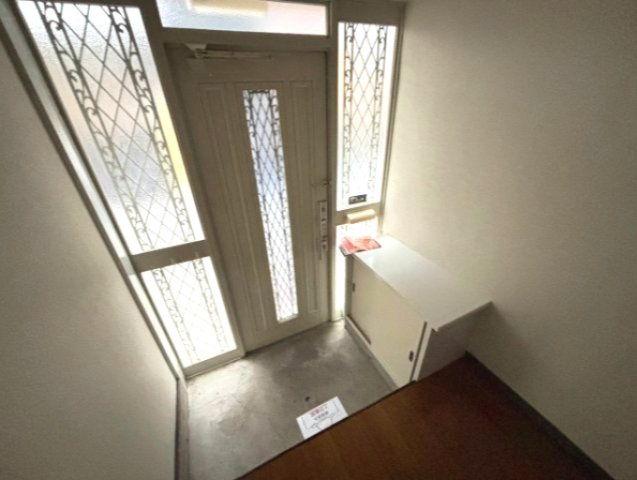 めぐみ屋ビルの玄関