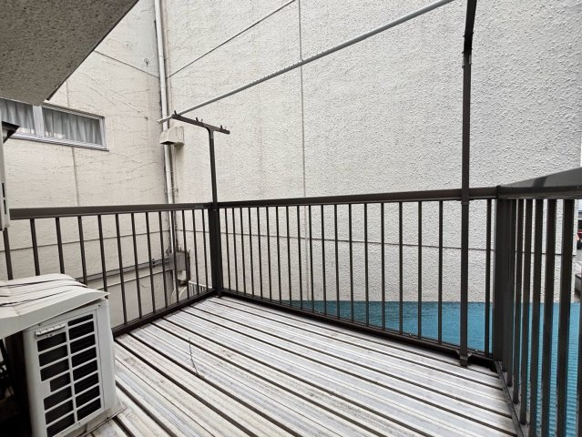 めぐみ屋ビルのバルコニー