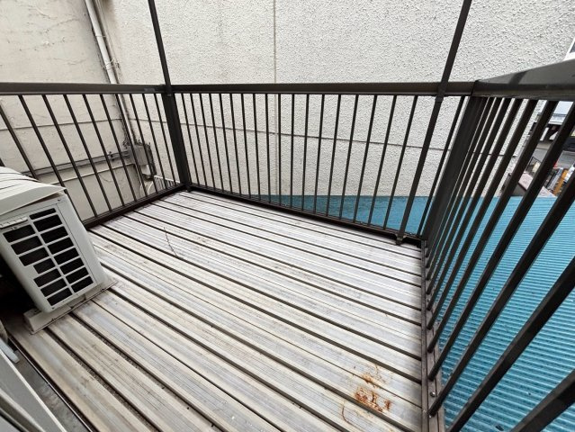 めぐみ屋ビルのバルコニー
