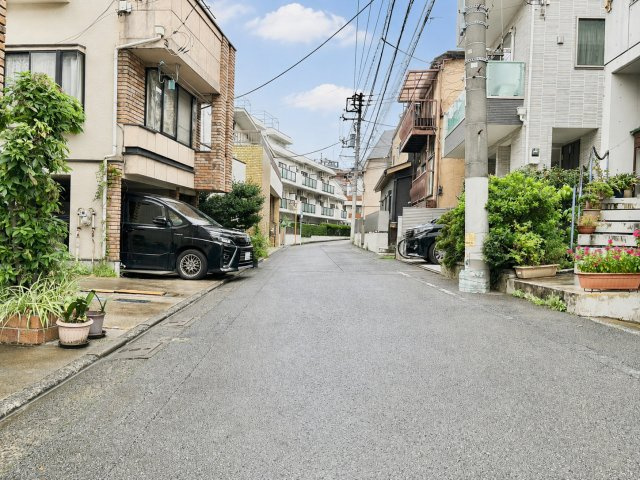 大田区東馬込1丁目　中古戸建の前面道路含む現地写真|2026.08.29撮影

現地ご見学希望・資料請求などお気軽にお問い合わせ下さい！
03-5990-5201