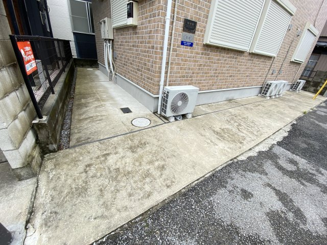 横濱館の駐車場