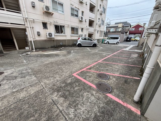 柳橋東和マンションＢの駐車場