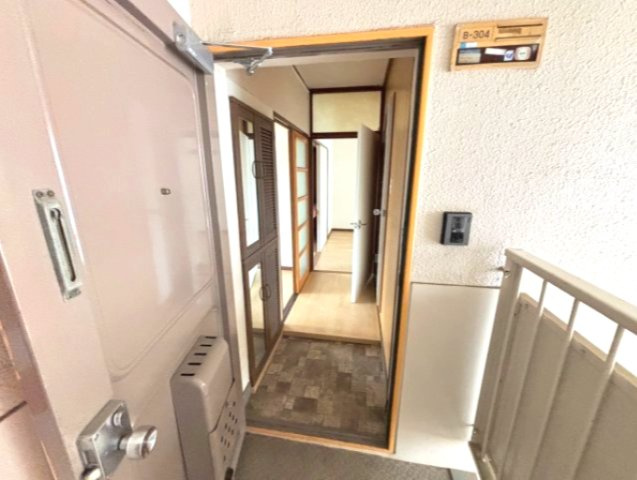 柳橋東和マンションＢの玄関