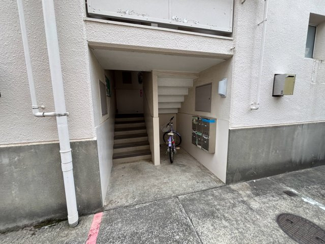 柳橋東和マンションＢのエントランス