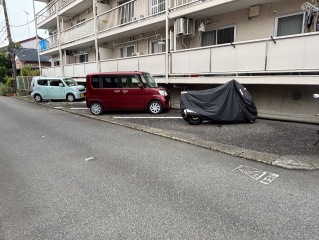 柳橋東和マンションＢの駐車場