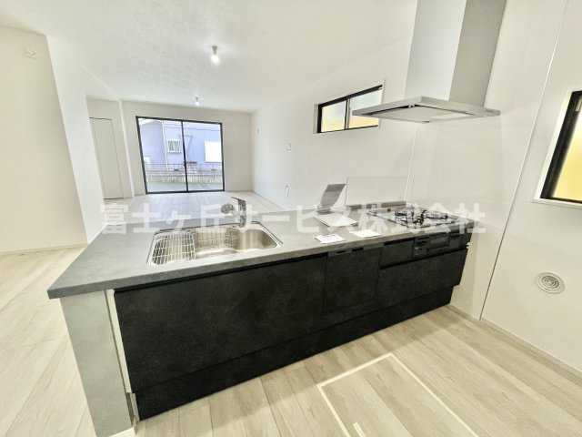 【キッチン】 | 浜松市中央区半田山1丁目 2期 新築一戸建て 2号棟 | キッチンです
