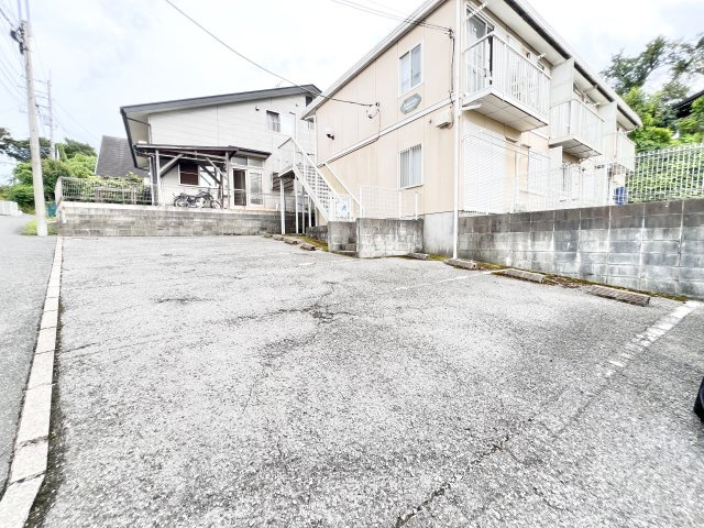 クレールハイツヤマニシの駐車場|カースペースがあります
