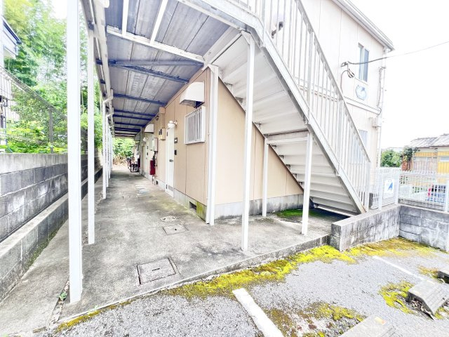 クレールハイツヤマニシのエントランス|落ち着いたエントランスです