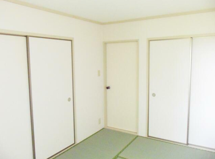 クレールハイツヤマニシの寝室|開放的な寝室です