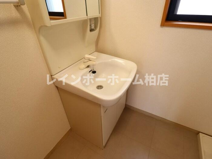 特典：仲介手数料が50％OFFです‼の洗面所