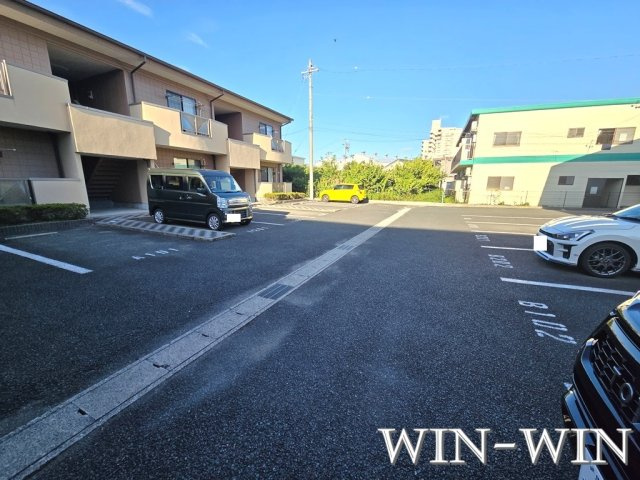 グリシーナ Bの駐車場