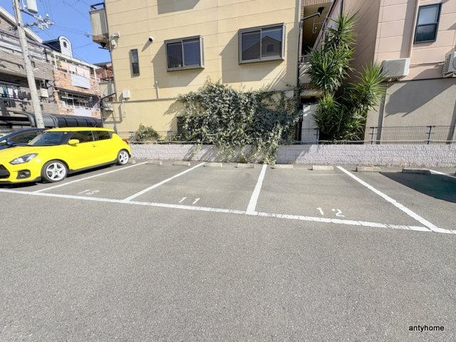 ティーオーコート野里　仲介手数料無料の駐車場