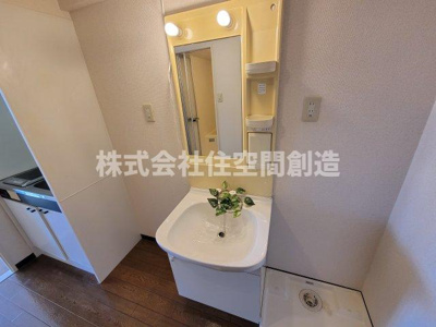 【洗面所】 | フローラルハイツ服部 | ※同タイプの写真となり、実際のお部屋とは異なる場合があります