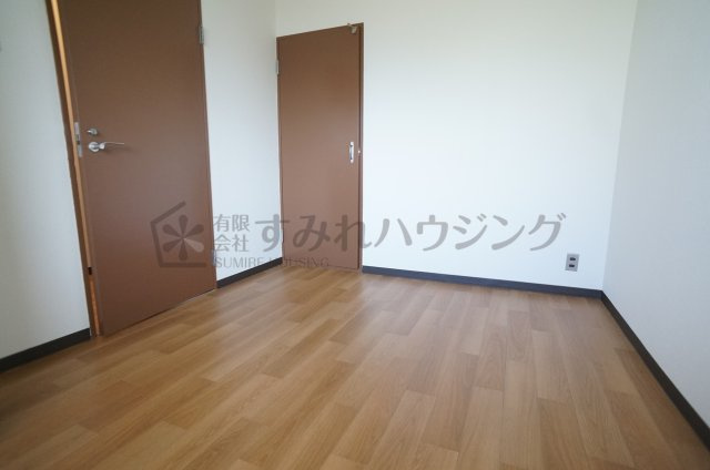 金岡マンションの寝室|参考、同建物・反転間取りの号室