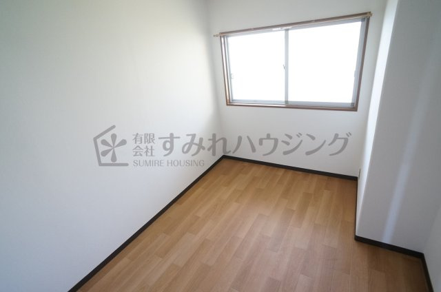 金岡マンションの寝室|参考、同建物・反転間取りの号室