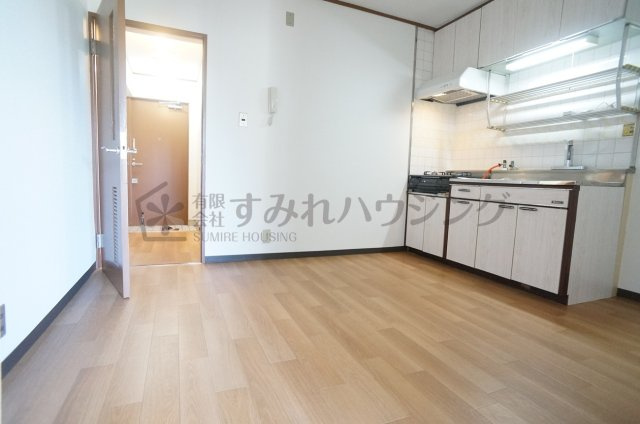金岡マンションの居間・リビング|参考、同建物・反転間取りの号室