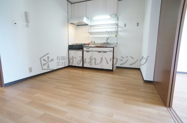 金岡マンションの居間・リビング|参考、同建物・反転間取りの号室