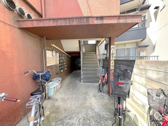 バーディハイツ　仲介手数料無料のエントランス