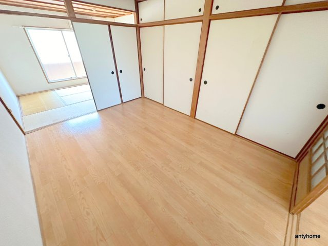 バーディハイツ　仲介手数料無料の居間・リビング