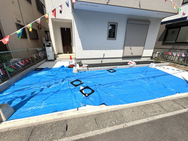 越谷市弥十郎リナージュ　新築戸建の駐車場|車の出し入れがしやすいスペース。毎日の通勤や買い物での運転も安心です。
