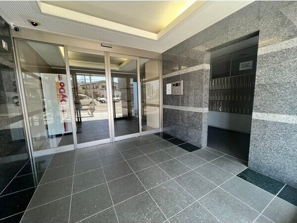 グランジュールマンション高砂駅前のエントランス