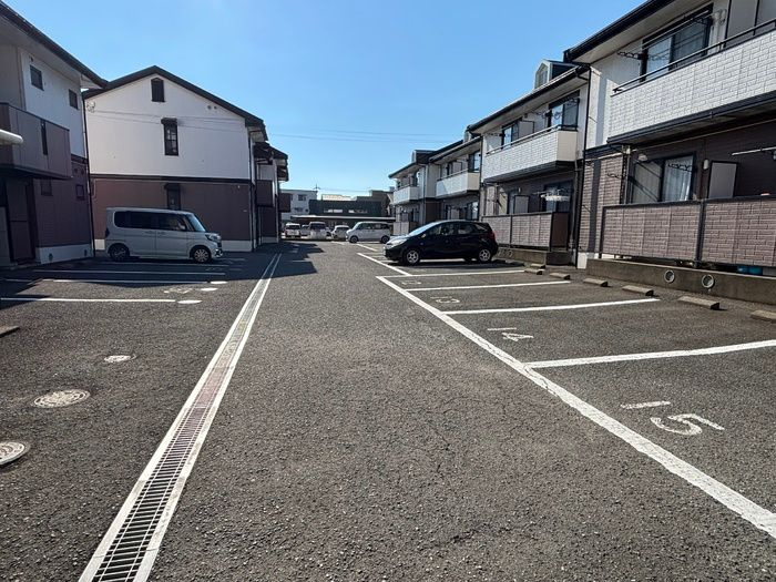 ロイヤルファミール　Cの駐車場