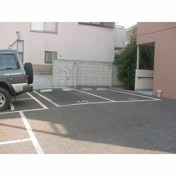 ボナール鶴の駐車場
